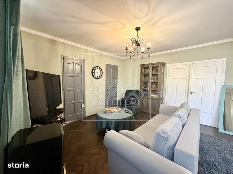 Casă cu 4 camere cu Teren 200 Mp în Central
