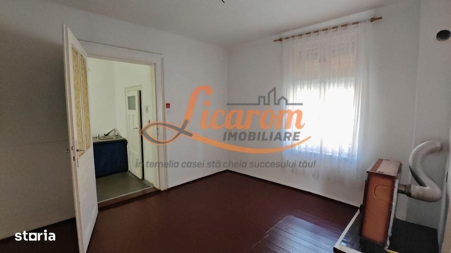 Casă cu 3 camere semidecomandat în Blumăna