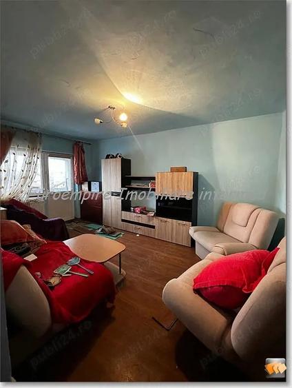Apartament cu 2 camere decomandat în Poarta 6