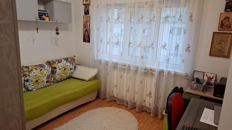 Apartament cu 2 camere semidecomandat, mobilat în Poarta 6
