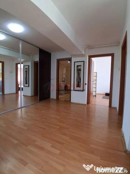 Apartament cu 2 camere decomandat în Splaiul Unirii