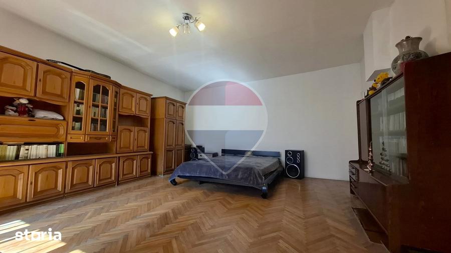 Casă cu 2 camere decomandat cu Teren 36 Mp în Central