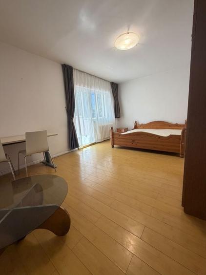 Apartament cu 4 camere decomandat în Zorilor