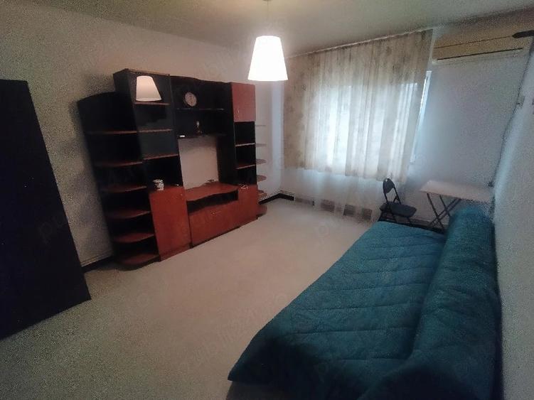 Garsonieră decomandată în Gorjului