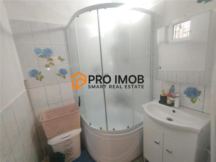 Casă individuală cu 4 camere cu Canalizare în 1 Decembrie