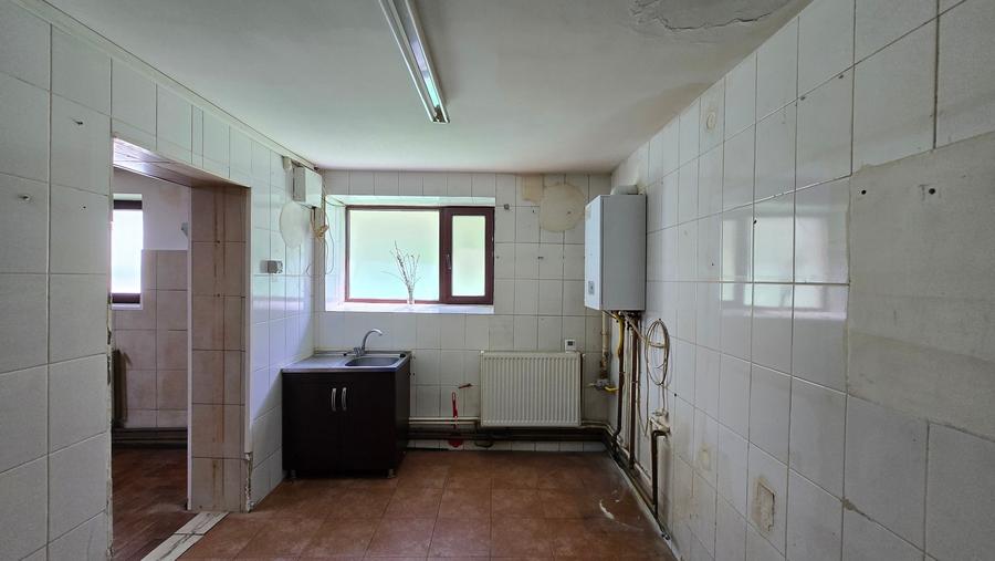 Strada Mircea cel Batran - Casa demisol (58mp)+parter (69mp) /teren 150 mp - 16