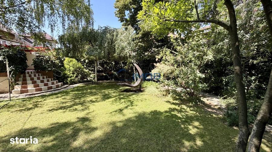 Casă cu 5 camere cu Teren 499 Mp în Domenii