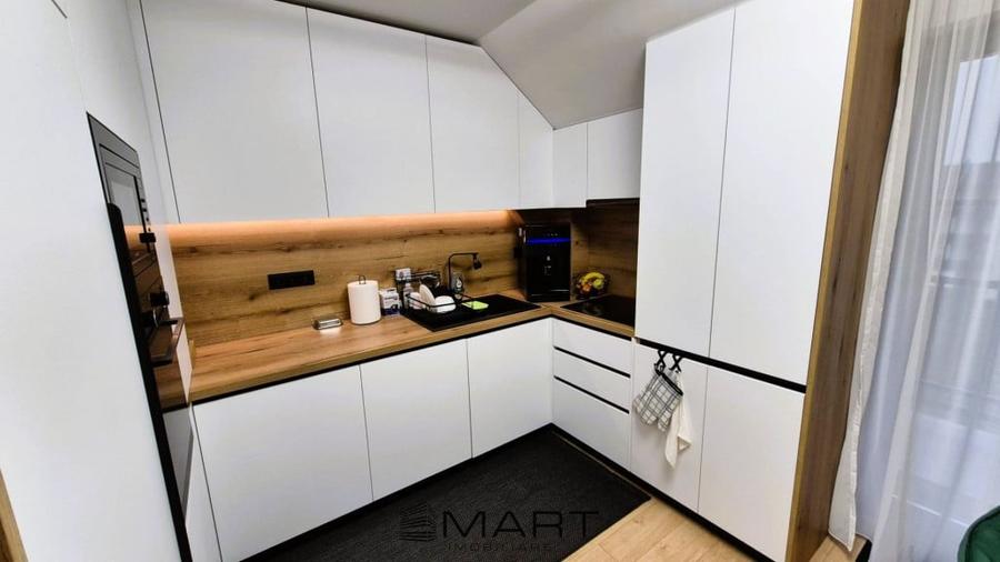 Apartament cu 4 camere semidecomandat în Central