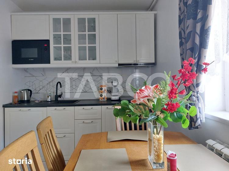 Apartament cu 3 camere decomandat, mobilat în Valea Aurie