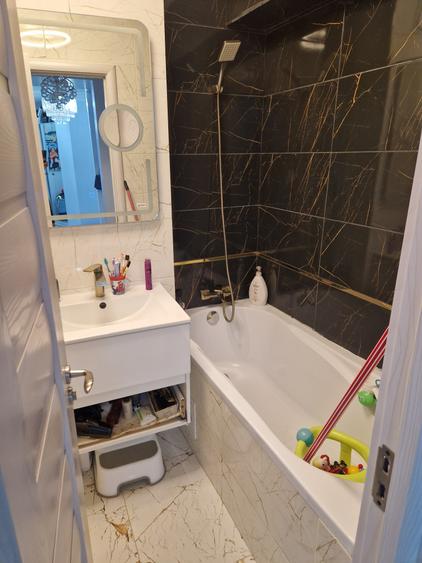 Apartament cu 3 camere decomandat în Bucur Obor