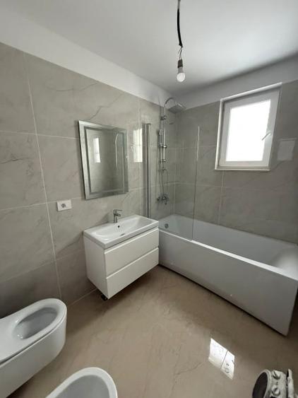 Duplex cu 4 camere cu Canalizare în Popas Păcurari