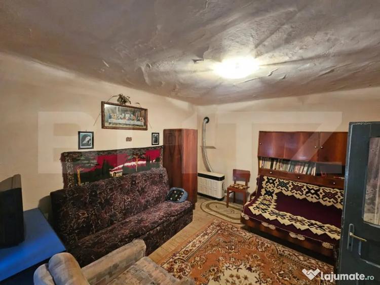 Casa din caramida, 4 camere, ?ura ?i curte mare S - 5