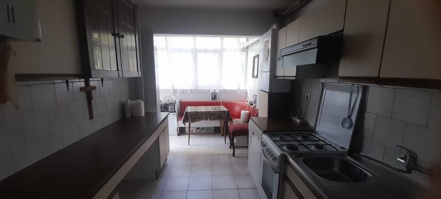 Apartament cu 4 camere semidecomandat în Rahova