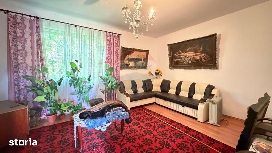 Casă cu 5 camere cu Teren 250 Mp în Exterior Sud