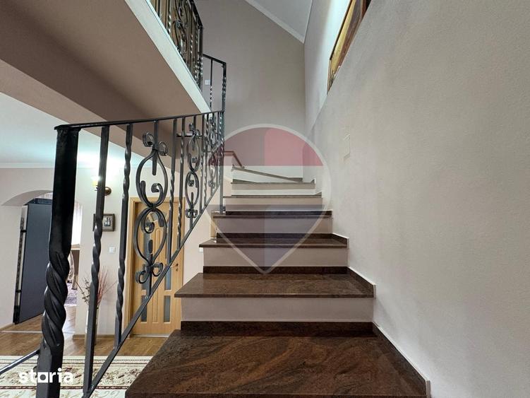Casă cu 5 camere cu Teren 2687 Mp în Mădăras