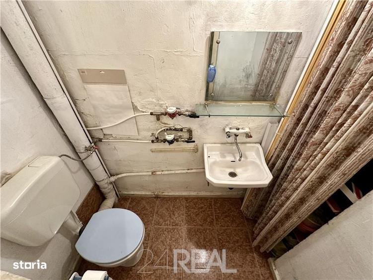 Apartament cu 3 camere semidecomandat în Apusului
