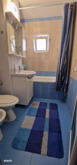 Apartament cu 4 camere decomandat în Roman