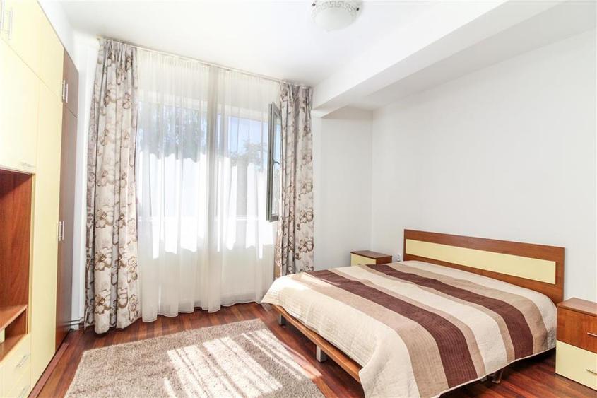 Apartament cu 2 camere semidecomandat, mobilat în Bună Ziua