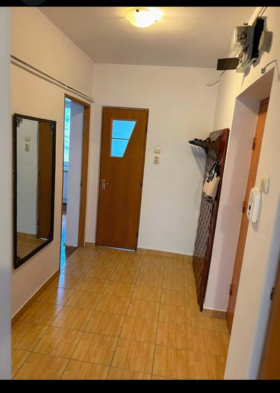 Apartament cu 3 camere semidecomandat în Floreasca