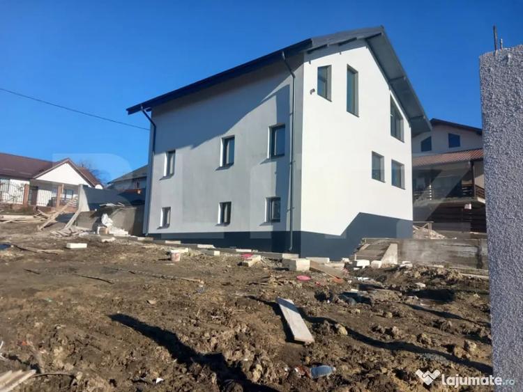 Casă cu 5 camere cu Teren 500 Mp în Valea Adâncă