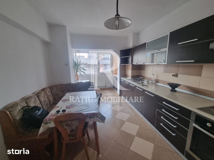 Apartament cu 3 camere, mobilat în Central