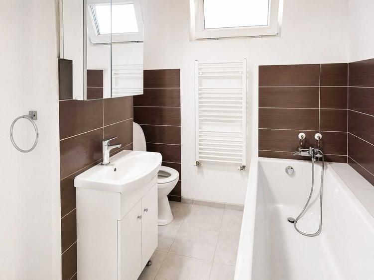 Apartament cu 3 camere decomandat în Preajba Mare