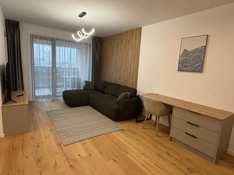 Apartament cu 2 camere semidecomandat, mobilat în Aviației