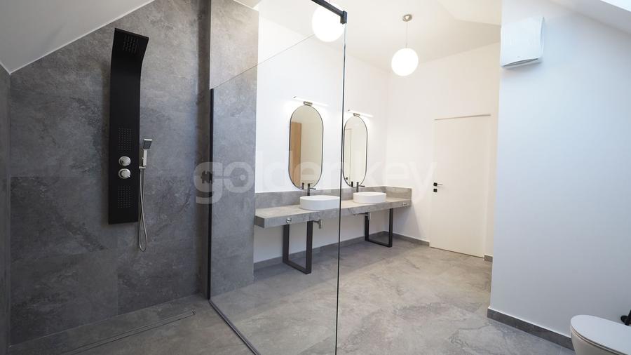 Apartament cu 4 camere semidecomandat în Băneasa