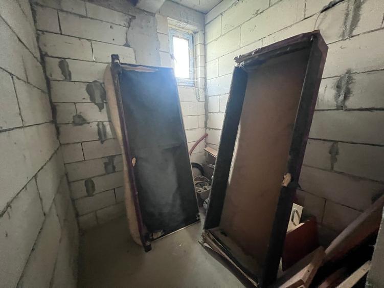 Casă individuală cu 9 camere cu Teren 1160 Mp în 1 Decembrie