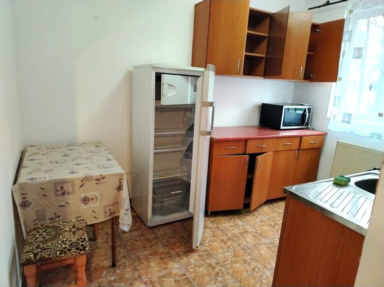 Apartament cu 3 camere decomandat în Est