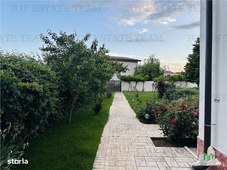 Casă cu 4 camere cu Piscina în Roșu