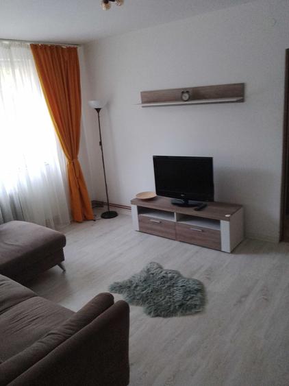 Apartament cu 2 camere semidecomandat în 9 Mai