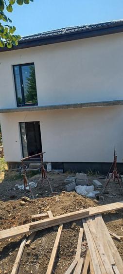Casă cu Teren 450 Mp în Breazu