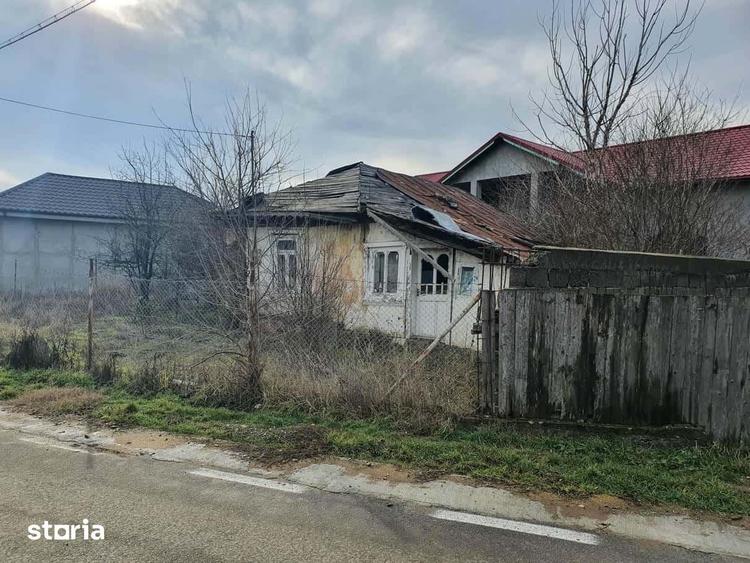 Casă cu 4 camere cu Teren 810 Mp în Suraia