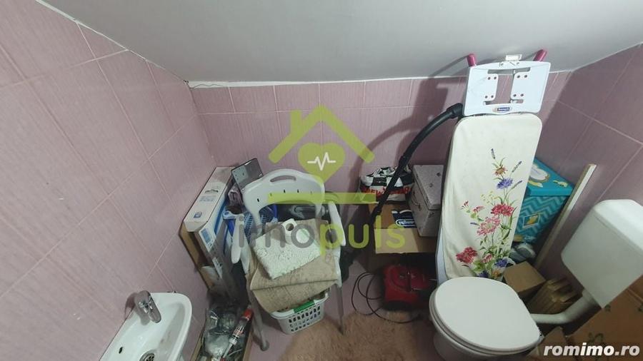 Apartament cu 4 camere semidecomandat, mobilat în Girocului