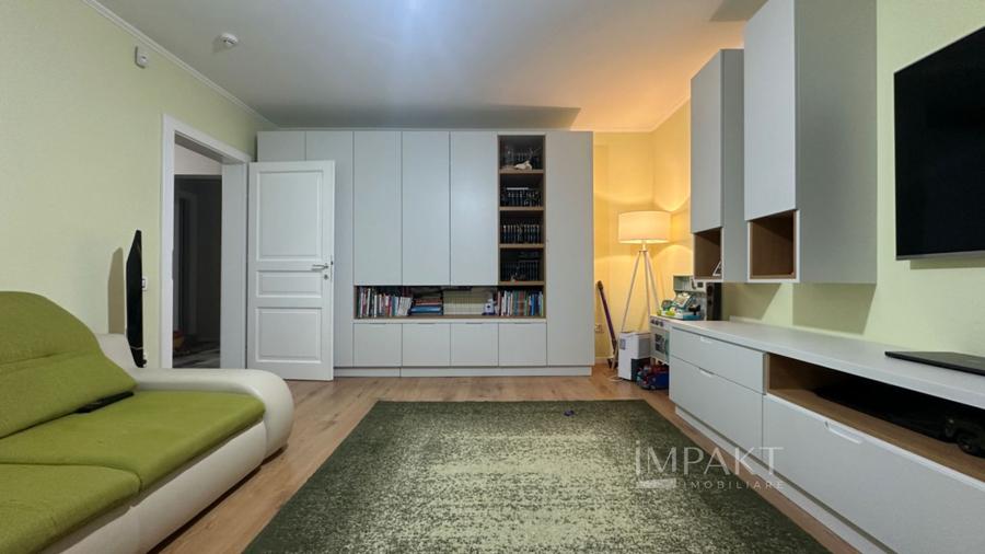 Apartament cu 3 camere semidecomandat, mobilat în Semicentral