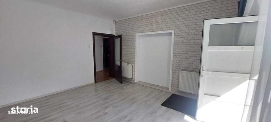 Casă cu 3 camere cu Teren 95 Mp în Florilor