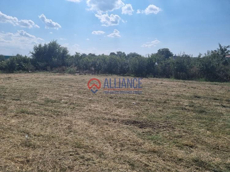 Teren de 3417 mp, în Poiana