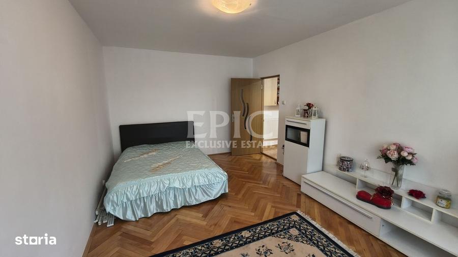 Apartament cu 3 camere decomandat în Pandurilor