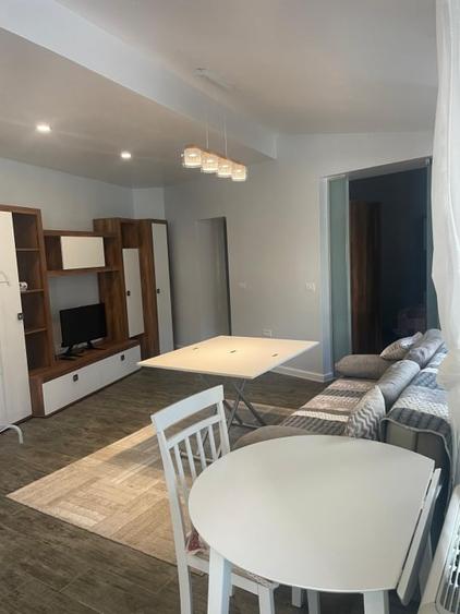 Apartament cu 2 camere decomandat, mobilat în Sinaia