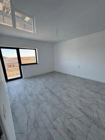 Apartament cu 4 camere decomandat în Bascov