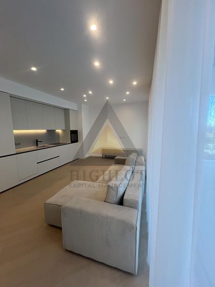 Apartament cu 3 camere semidecomandat în Barbu Văcărescu