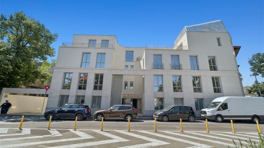 Apartament cu 3 camere decomandat, mobilat în Universitate