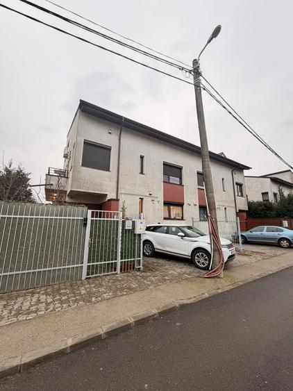 Casă cu 5 camere cu Canalizare în Sisești