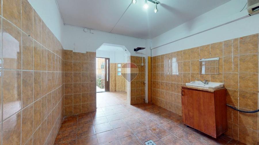 Spațiu comercial, de 18 mp, în Florilor