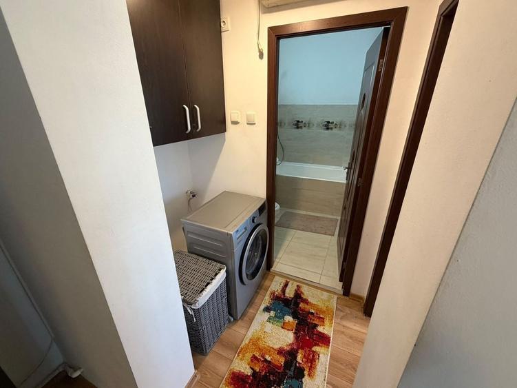 Apartament cu 2 camere semidecomandat, mobilat în Central