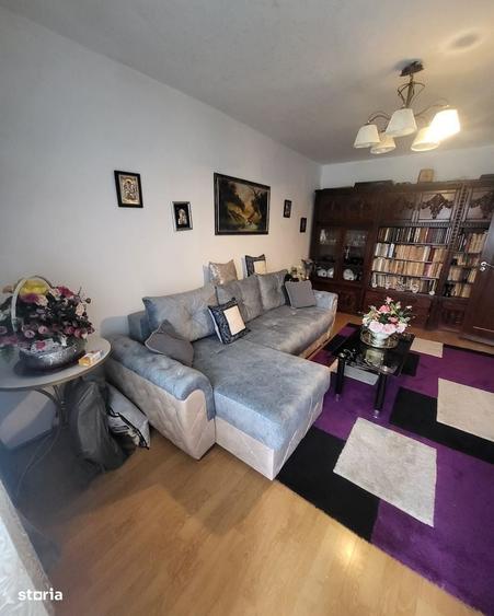 Apartament cu 3 camere decomandat în Republicii