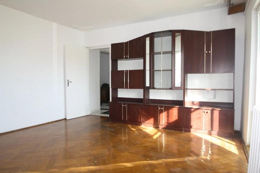 Apartament cu 3 camere decomandat în Girocului