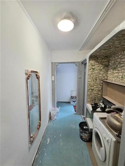 Apartament cu 3 camere semidecomandat în Groapa