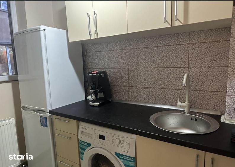 Apartament cu 3 camere decomandat, mobilat în P-ța Romană